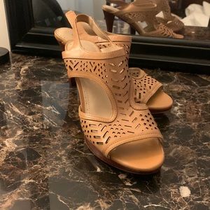 Adrienne Vittadini Tan Heel Sandals Size 8